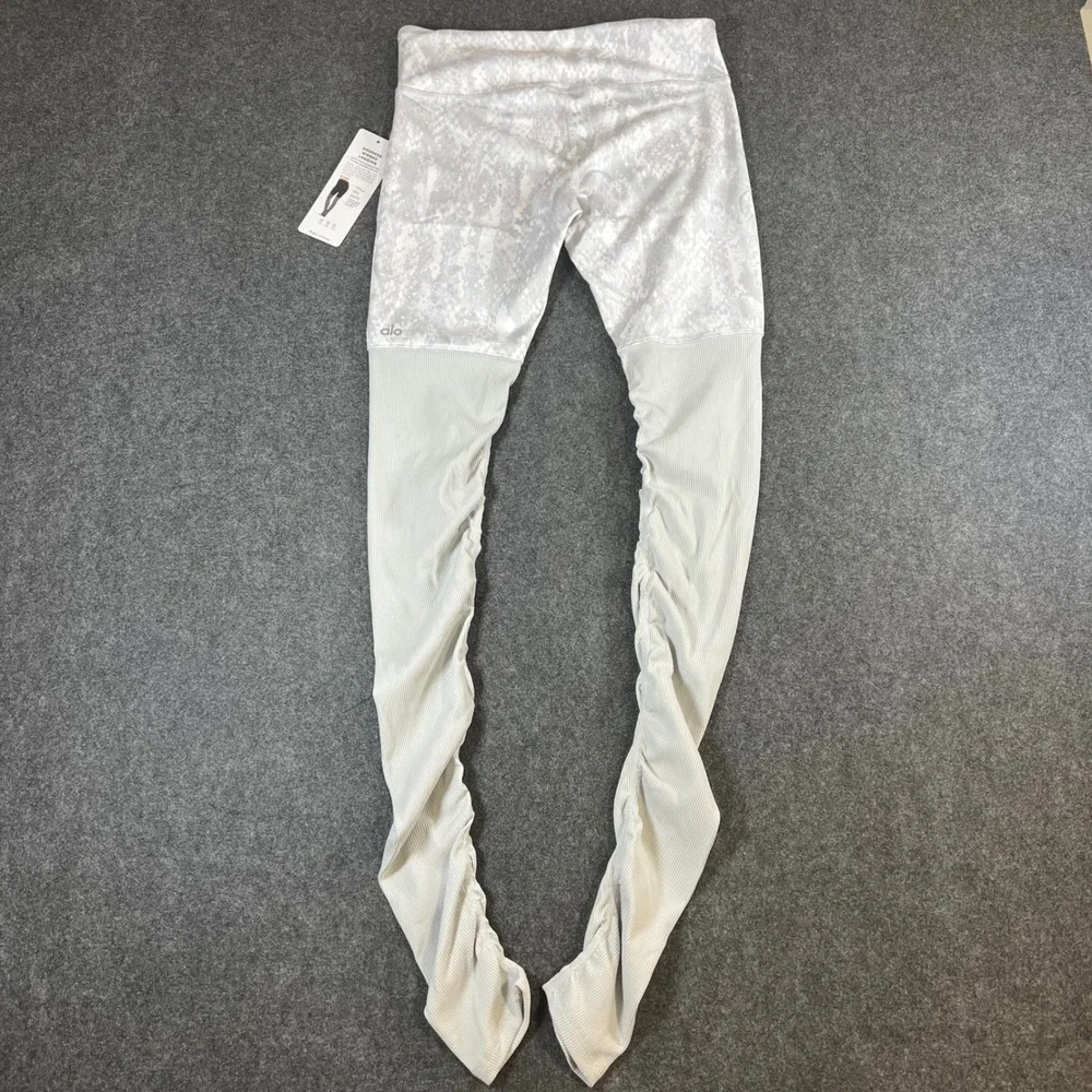Alo‎ Yoga Goddess Ribbed Legging Vapor Python Glossy Grey White Snakeskin Medium